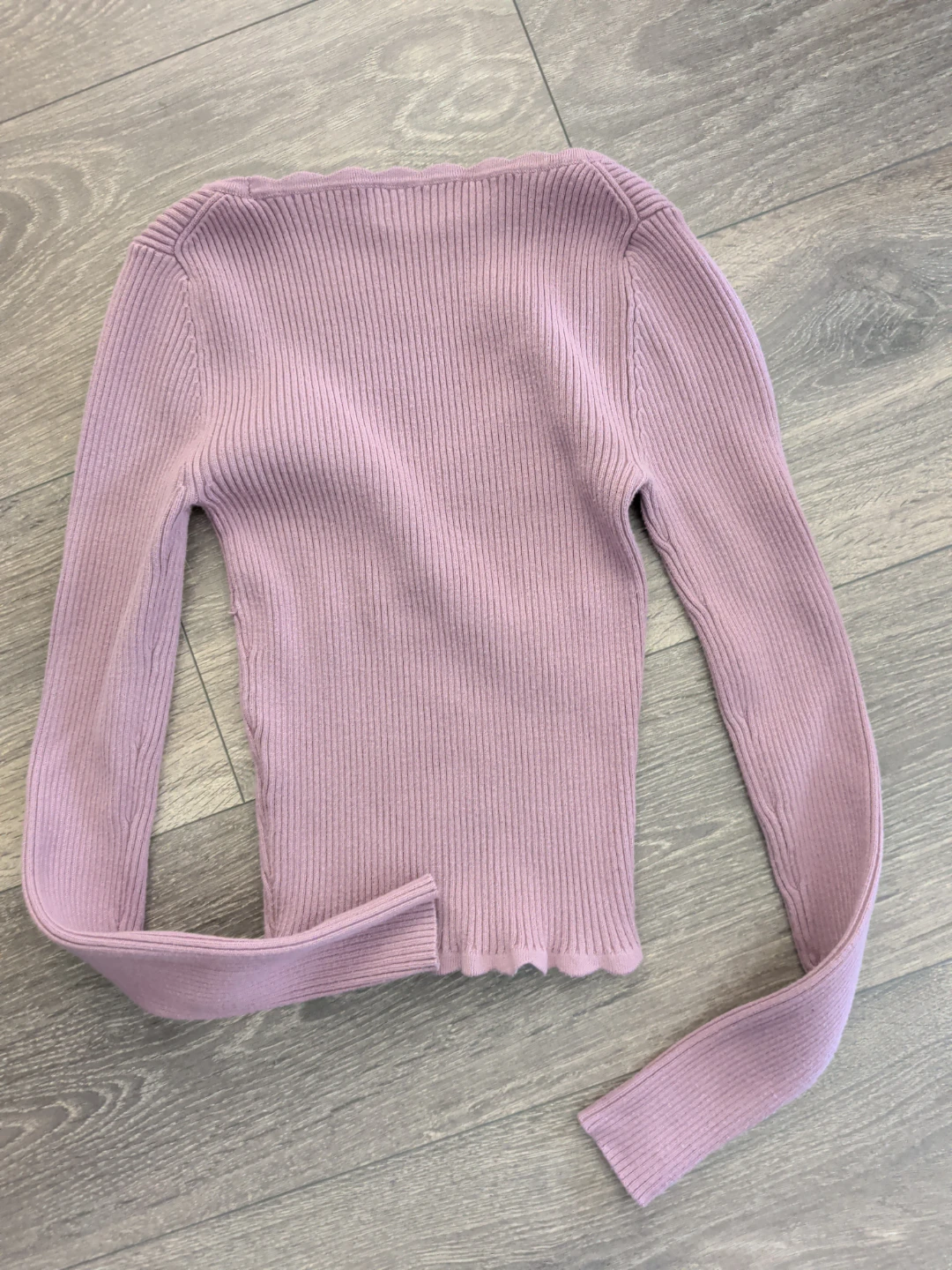 Wilfred Soloist Lilac Ribbed Scallop V-Neck Sweater - photo 4
