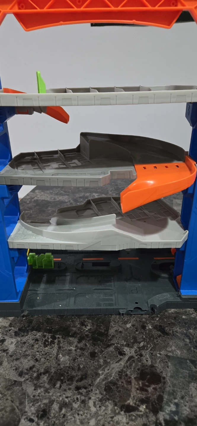 Hot Wheels Stunt Garage Playset - photo 4