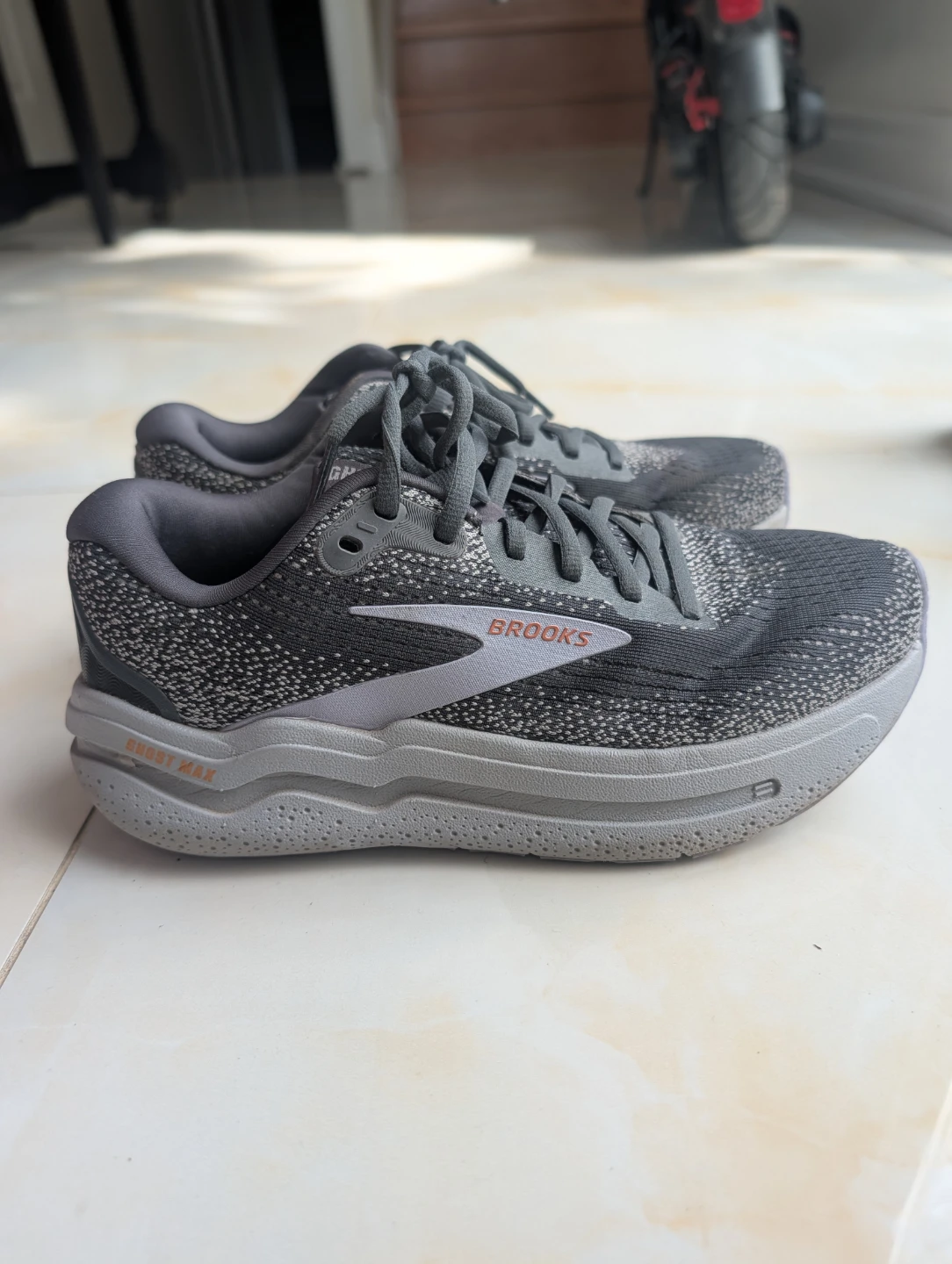 Brooks Ghost Max 2, women size 7.5 Wide D Running Shoes - photo 2
