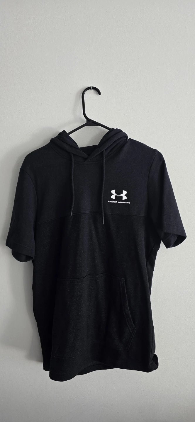 Under Armour Black Short Sleeve Hoodie SM/P/CH