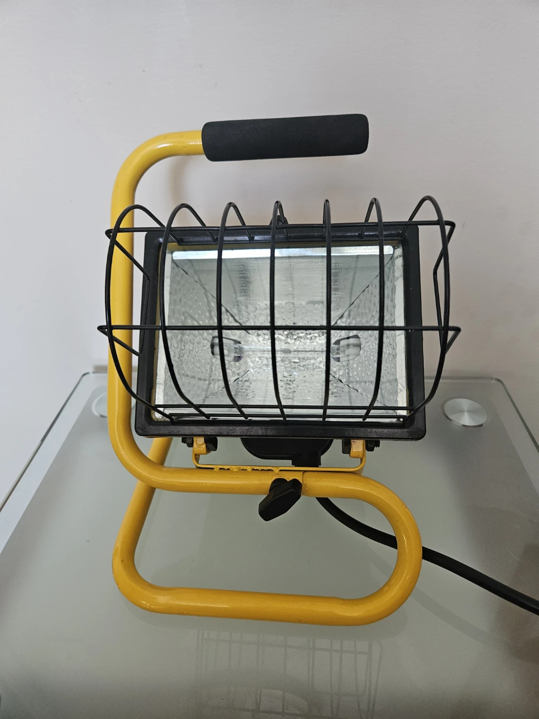 Yellow Halogen Work Light with Extra Bulb