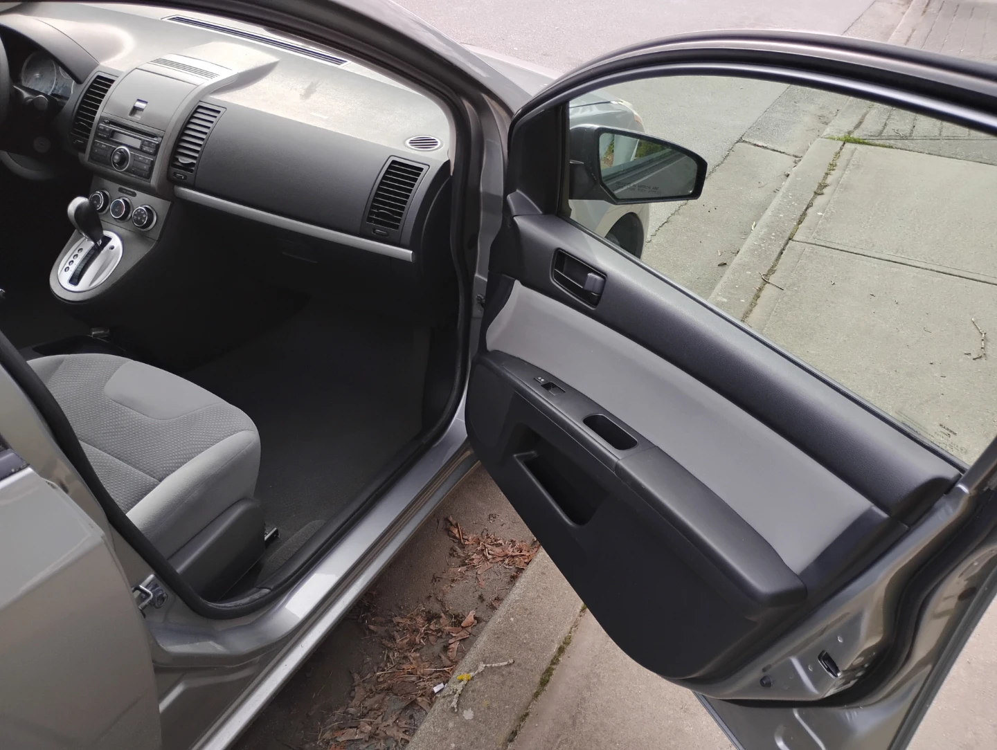 Nissan Sentra 2010 - photo 3