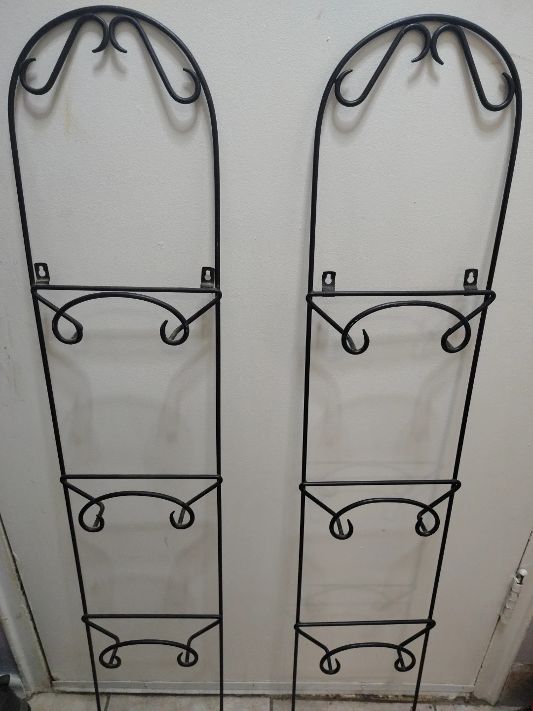 Vintage plate wall hangers