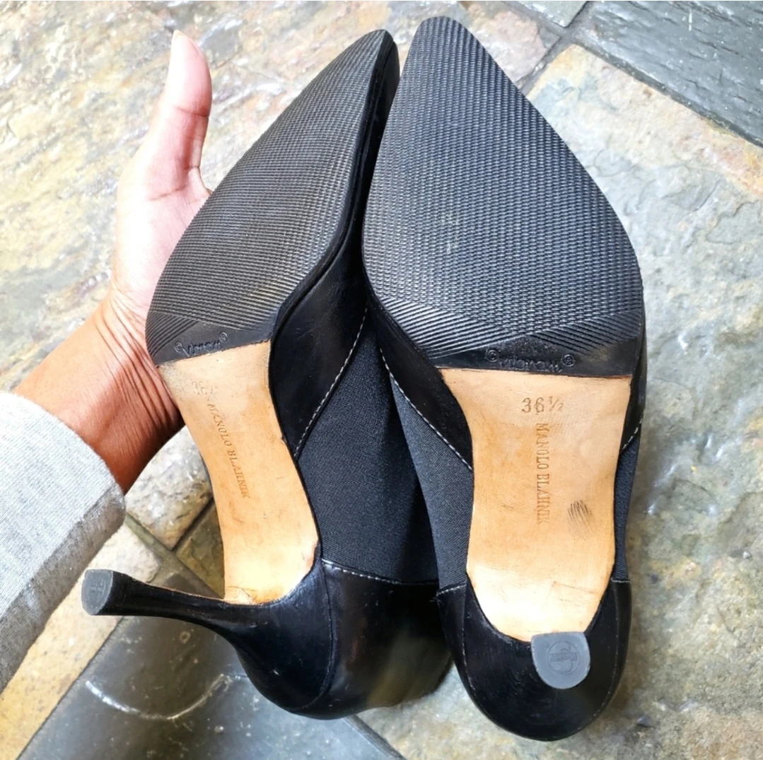 Manolo Blahnik Black Leather Pointed Toe Ankle Boots Size 36.5 - photo 2
