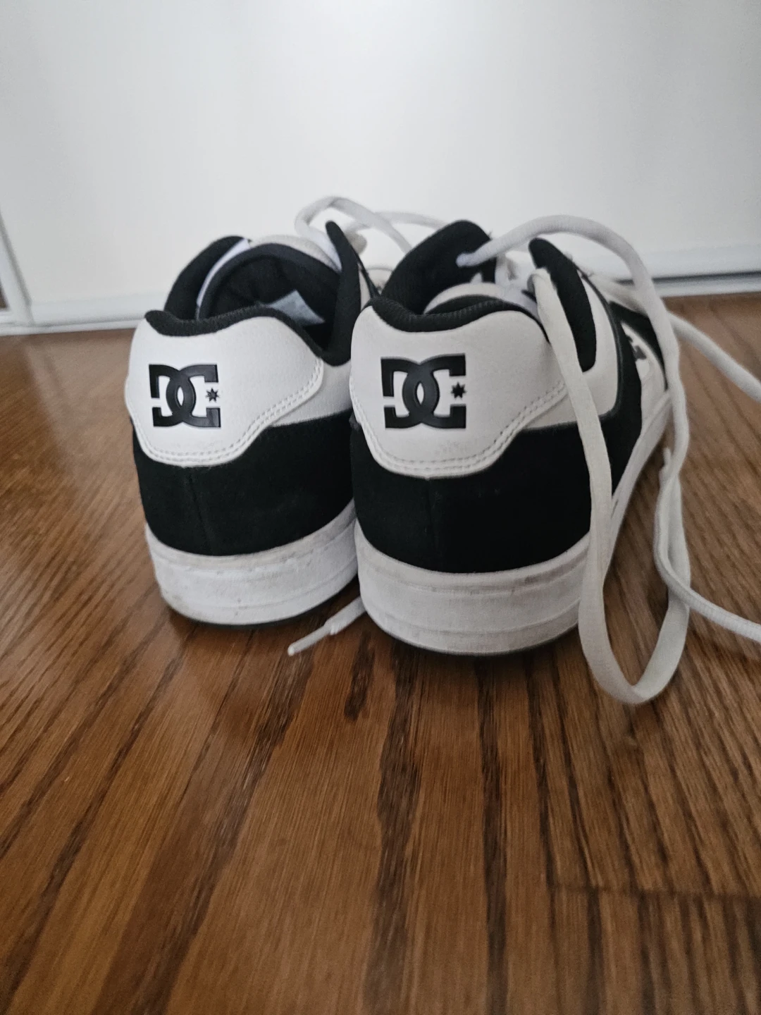 DC Shoes Black and White Sneakers - photo 2