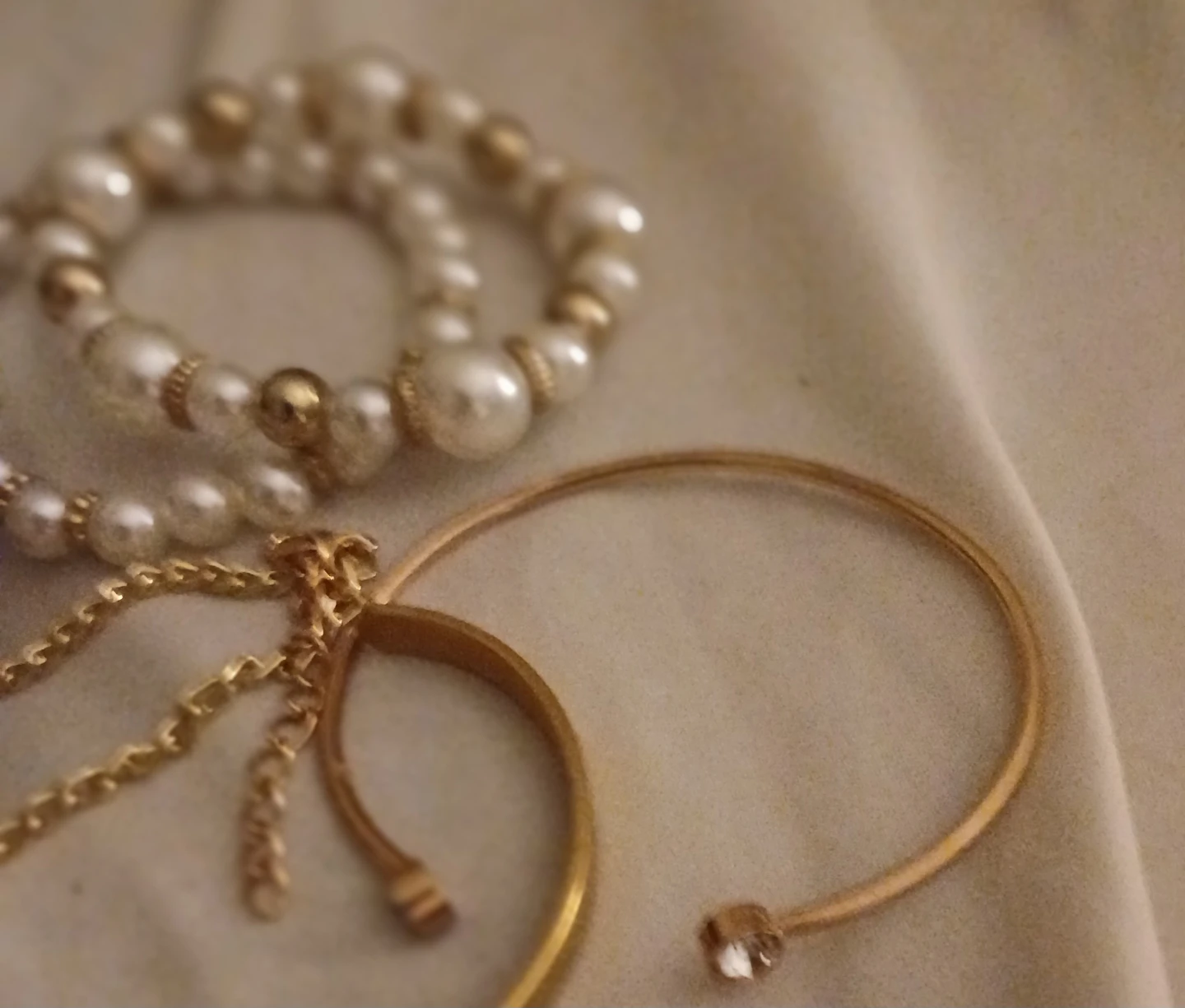 Pearl and Gold Tone Bracelets and Necklace Set - photo 3