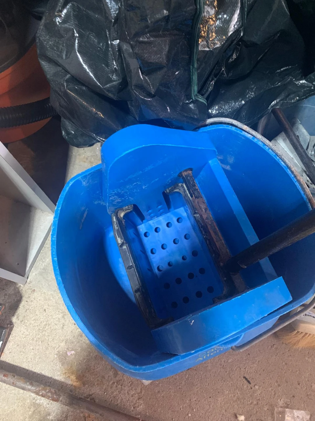 Blue Mop Bucket with Wringer - photo 2