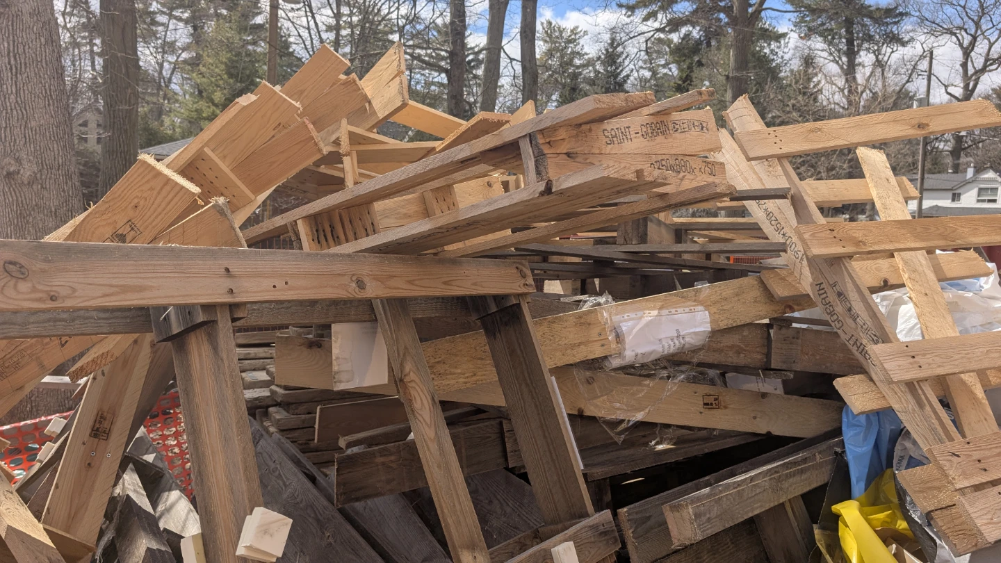 Free Wooden Pallets / fire wood - photo 2