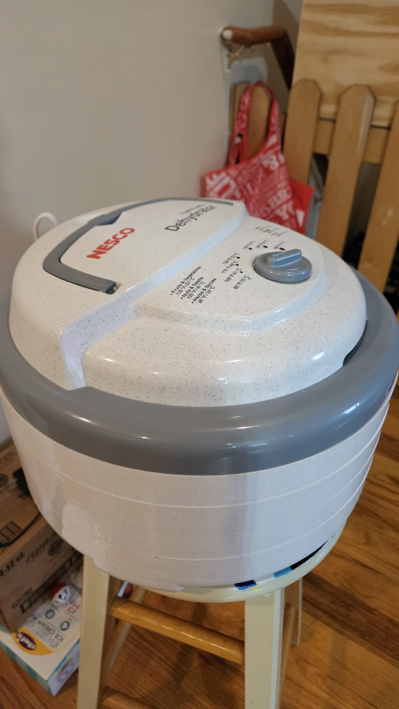 Nesco Food & Jerky Dehydrator - photo 3