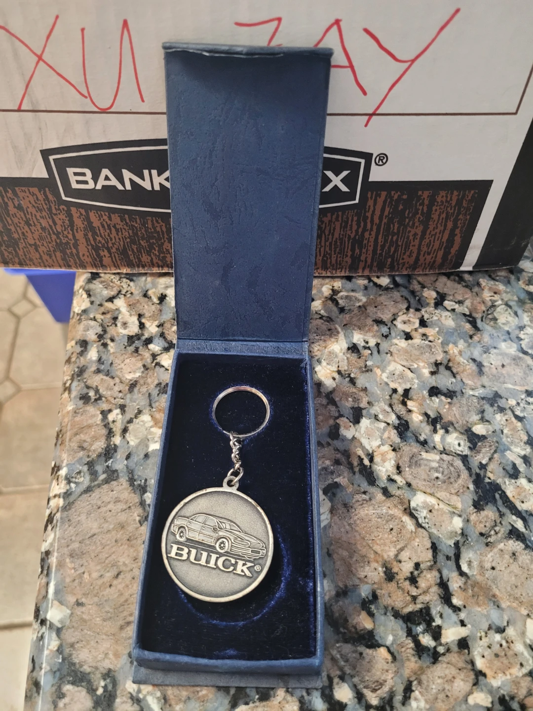 Buick Keychain with Car Emblem - photo 2