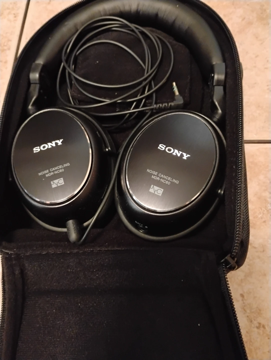 Sony Noise Cancelling Headphones - photo 2