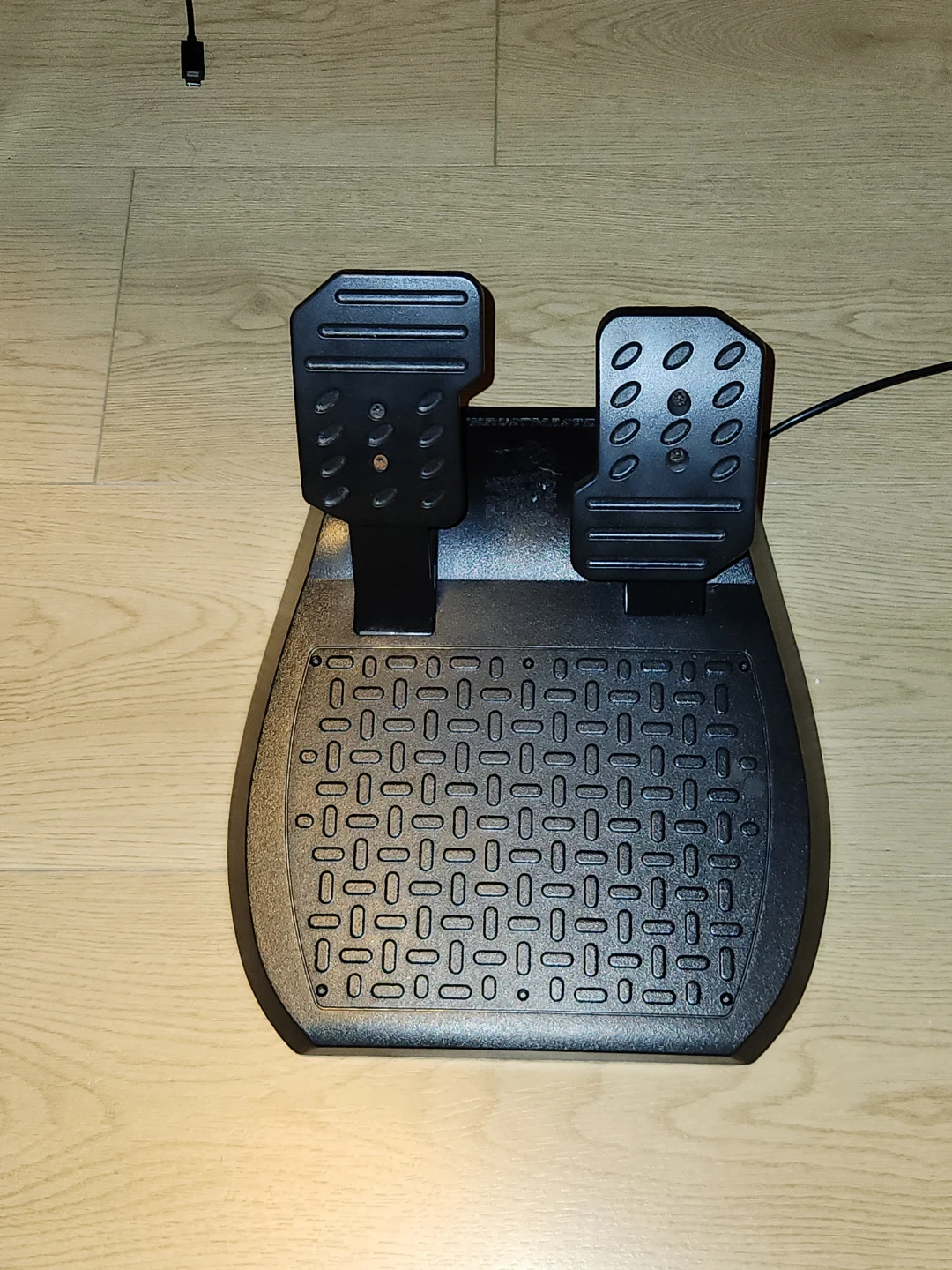 Thrustmaster gaming steering wheel and pedals - photo 3