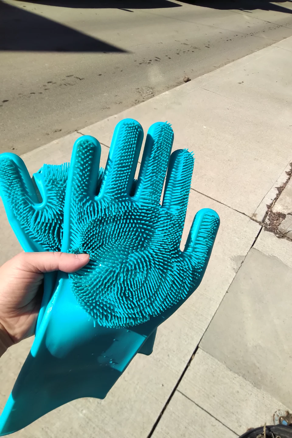 rubber gloves with cleaning bristles