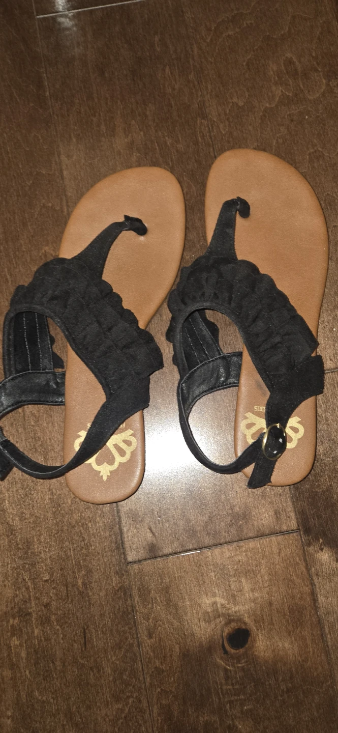 Black Ruffled Thong Sandals with Ankle Strap