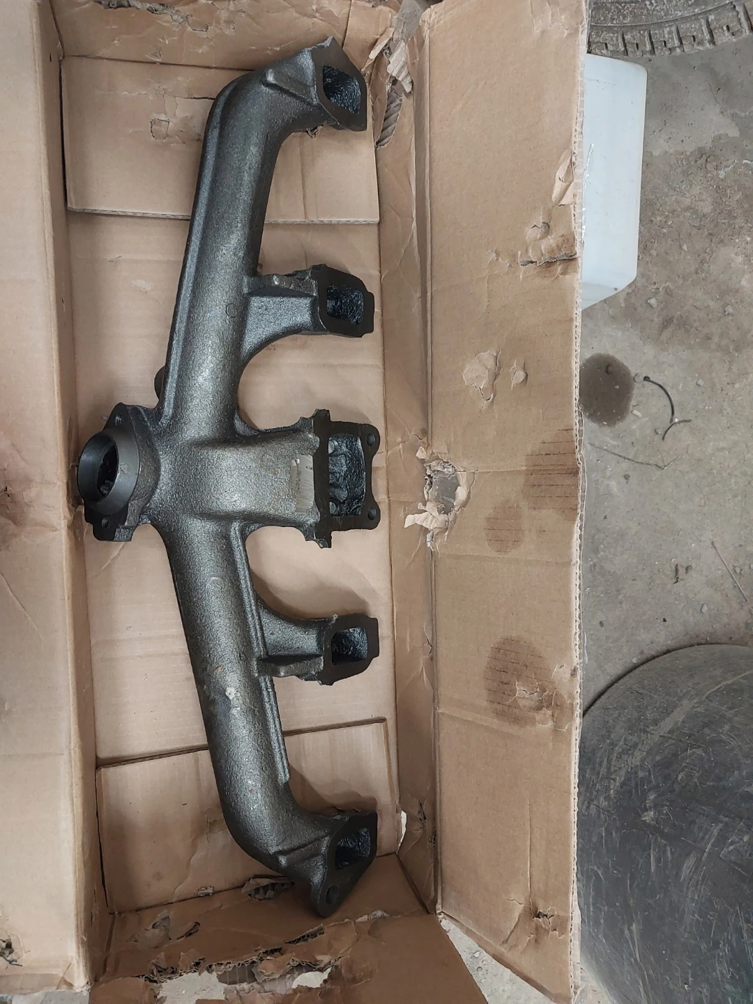 4.2L Exhaust Manifold - photo 2