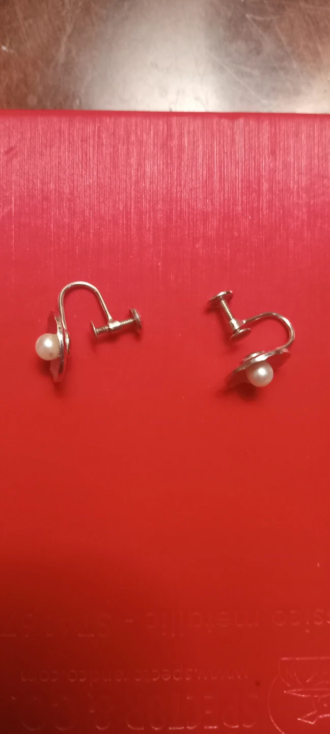 Stirling Silver screw-back earrings with pearl
