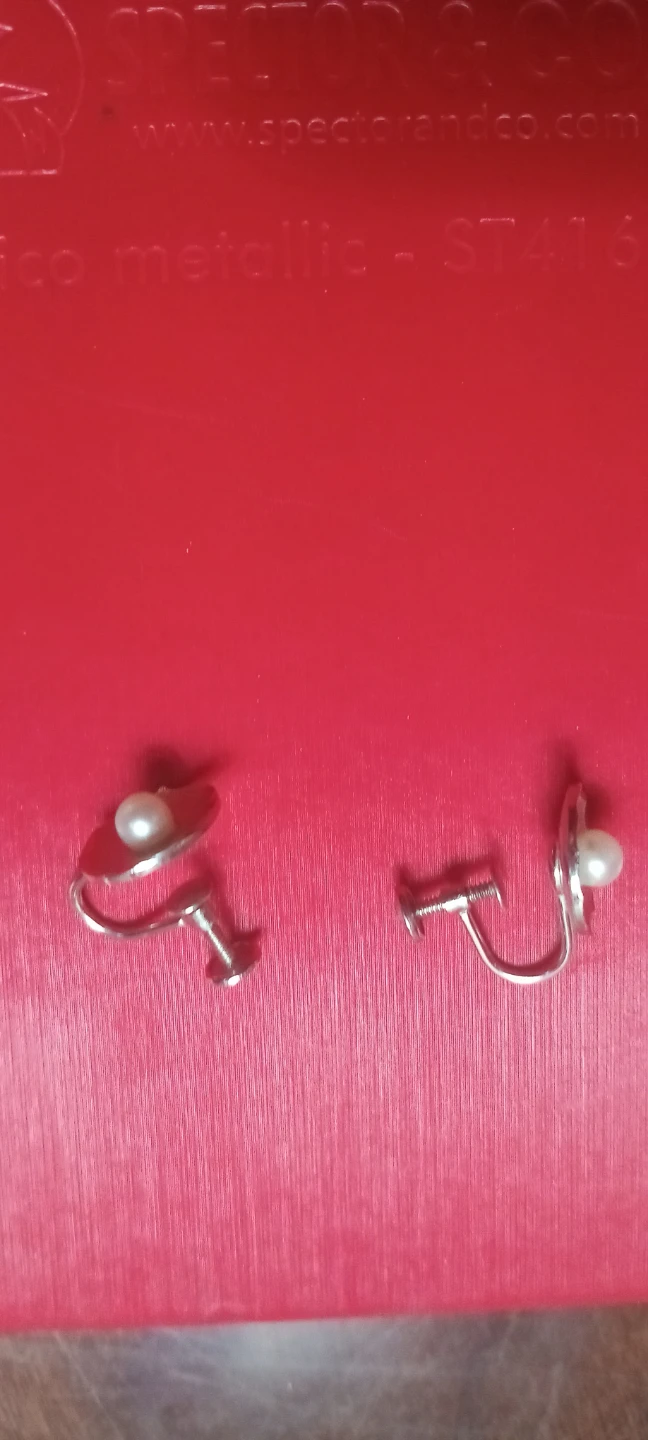 Stirling Silver screw-back earrings with pearl - photo 2