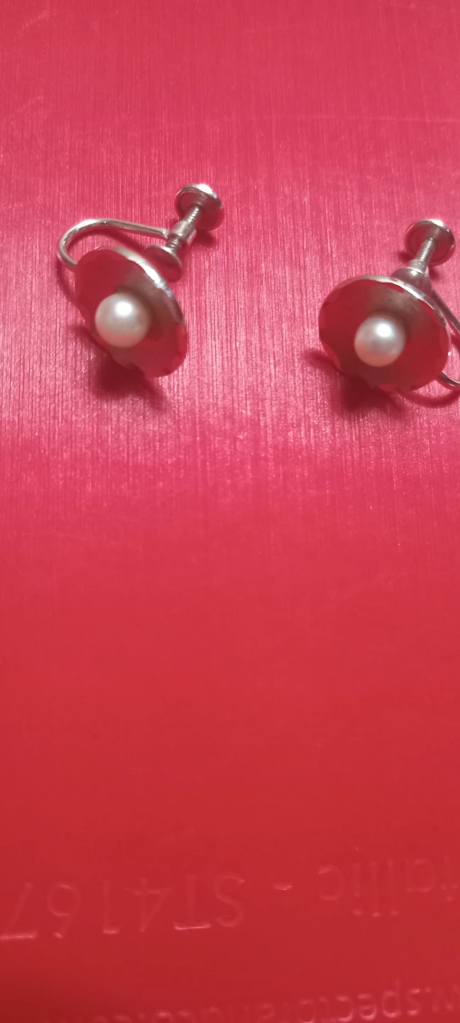 Stirling Silver screw-back earrings with pearl - photo 3