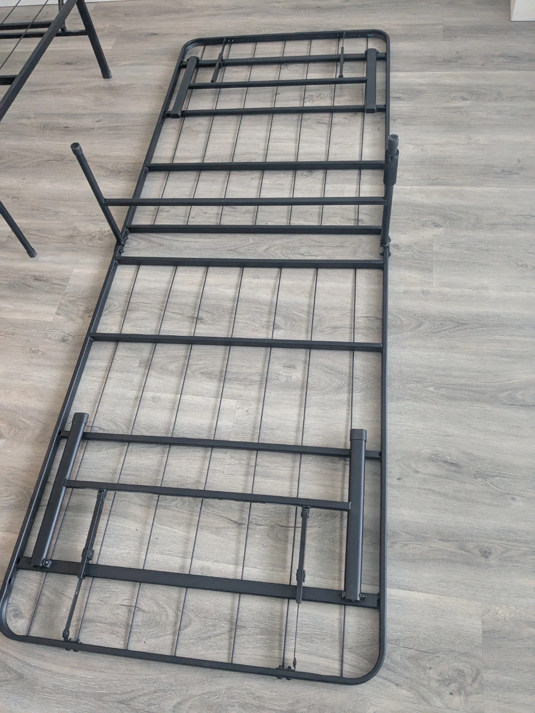 ​[FREE] Queen Size Bed Frame - Urgent Pickup by the 22nd! - photo 4