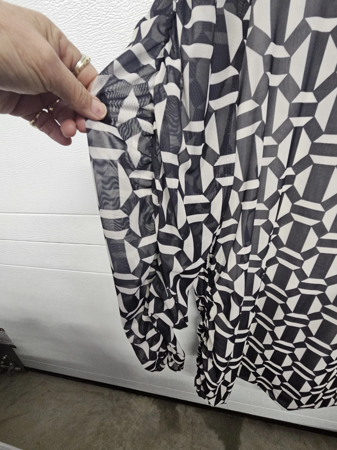 Lily Morgan Black & White Geometric Print Top - Size 2X - photo 2