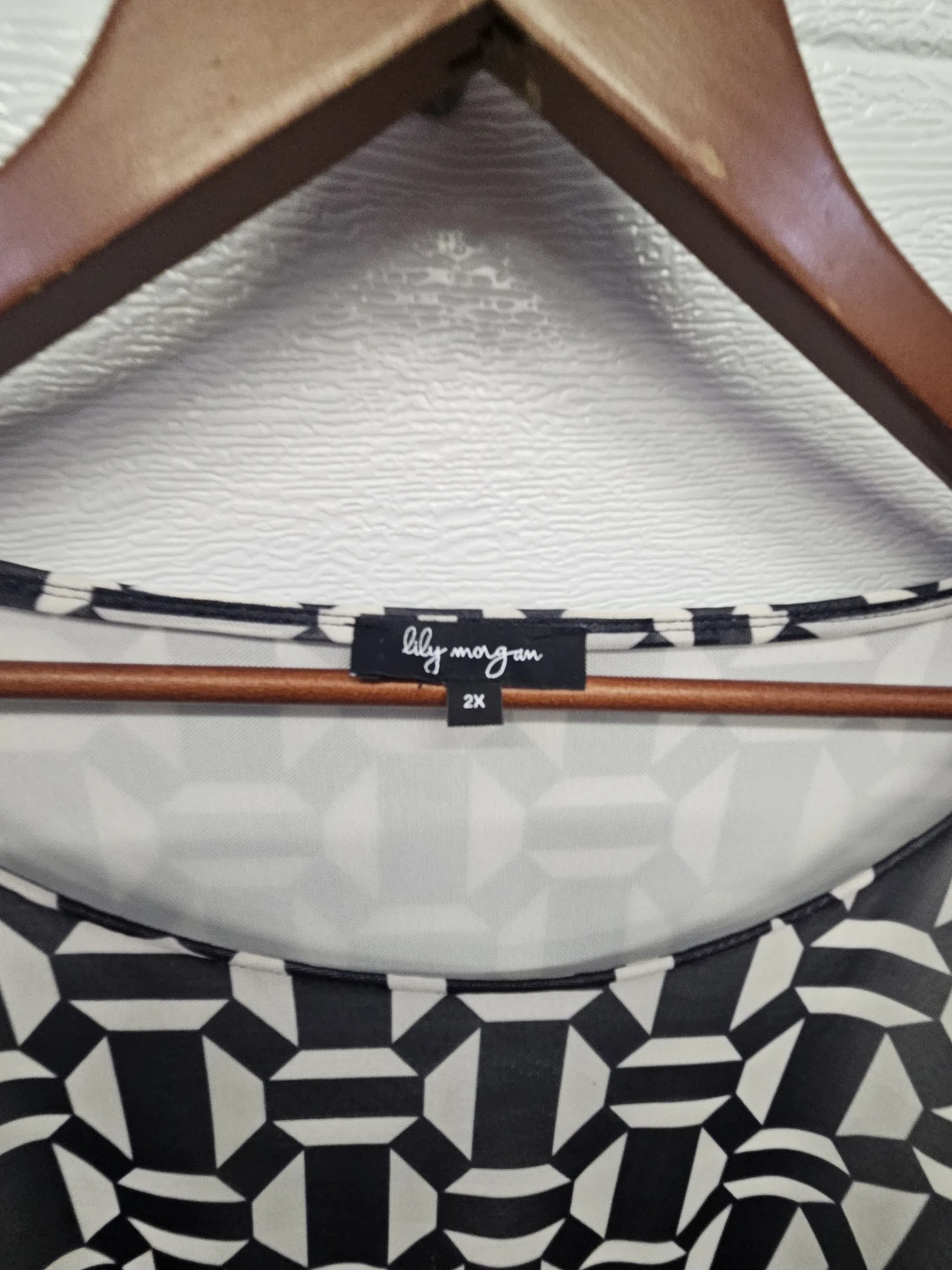 Lily Morgan Black & White Geometric Print Top - Size 2X - photo 3