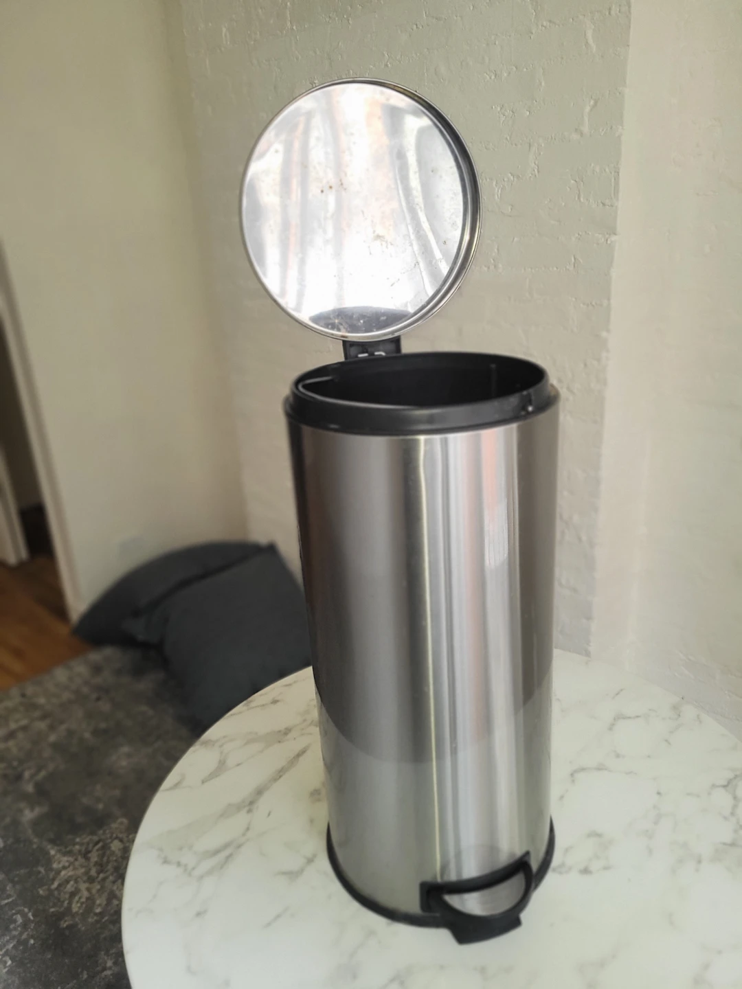 Stainless Steel Step Trash Can with Inner Bucket