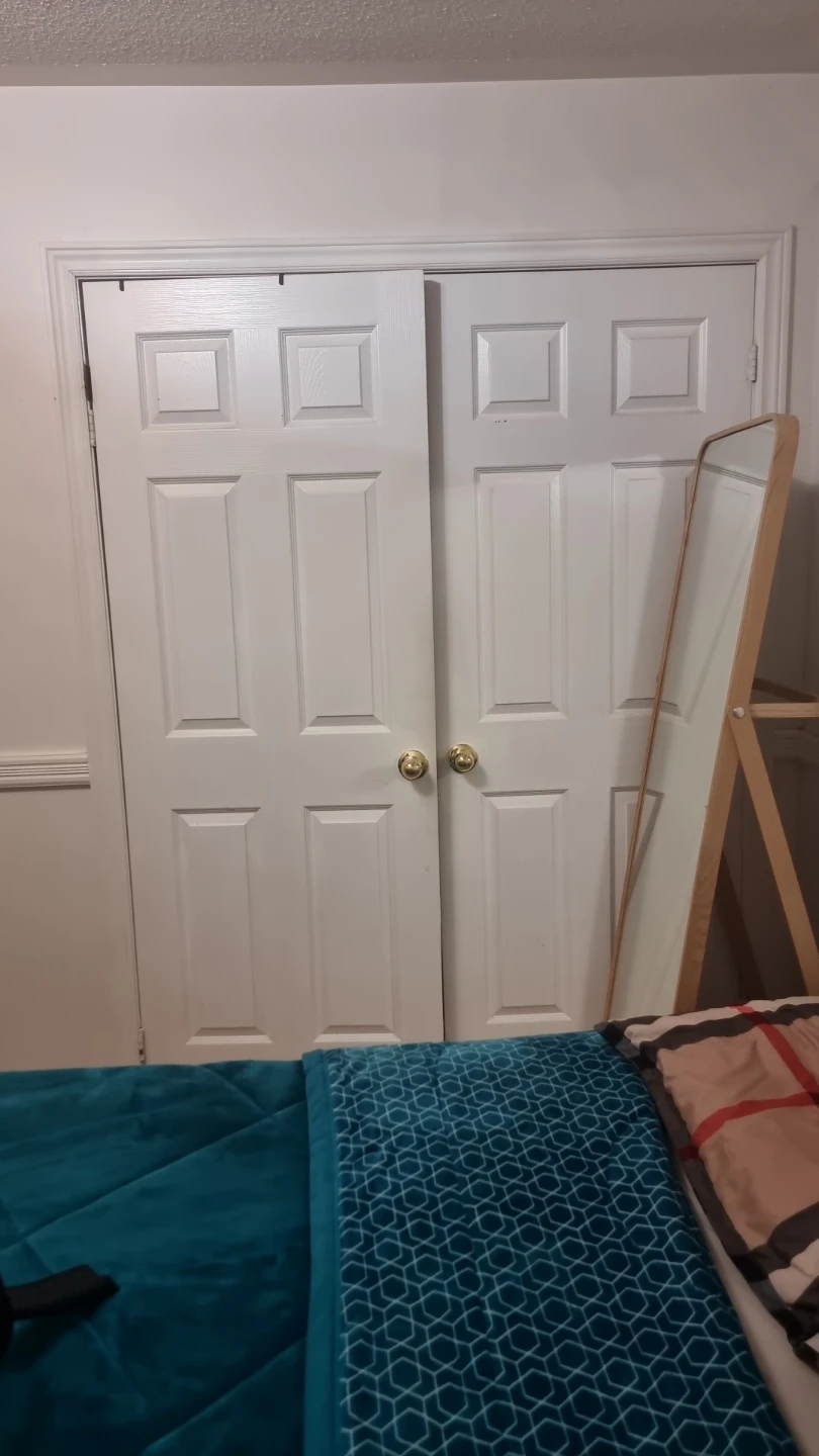 ROOM FOR RENT NEAR TEMPLE AND GURDWARA