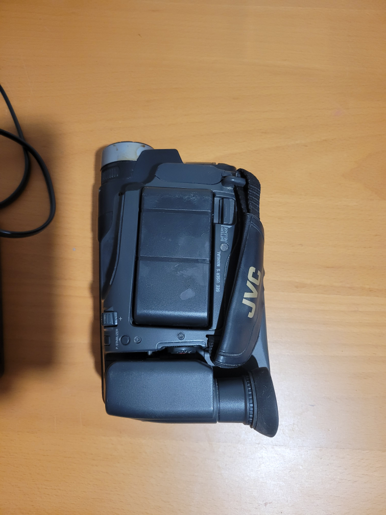 JVC GR-AXM210 Compact VHS Camcorder with Bag - photo 3