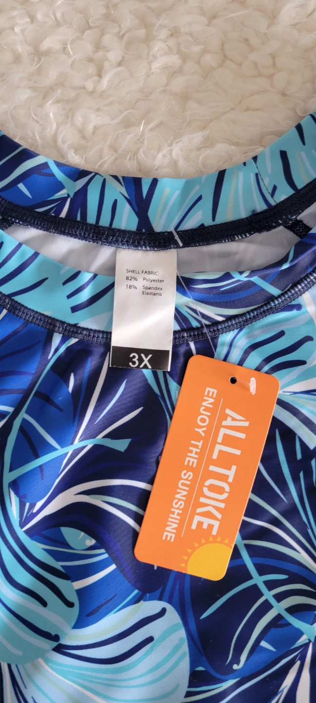 BNWT Plus-Size Short-Sleeves Rash Guard Top - photo 3