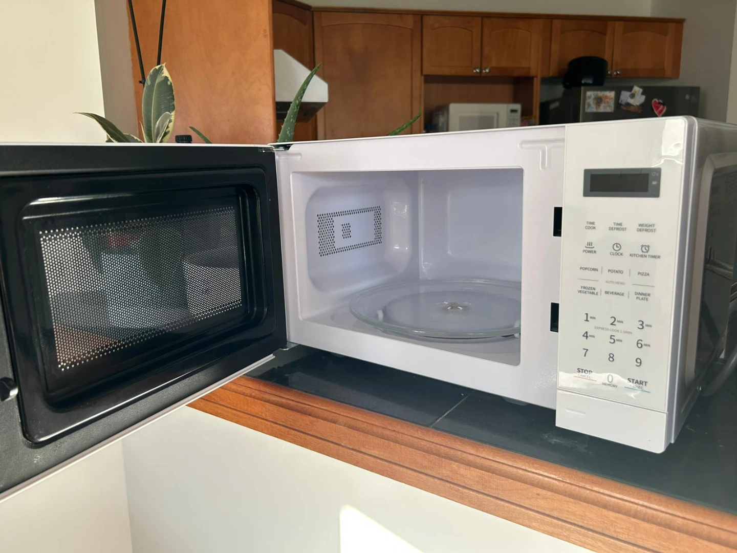 Comfee Microwave Oven - photo 2