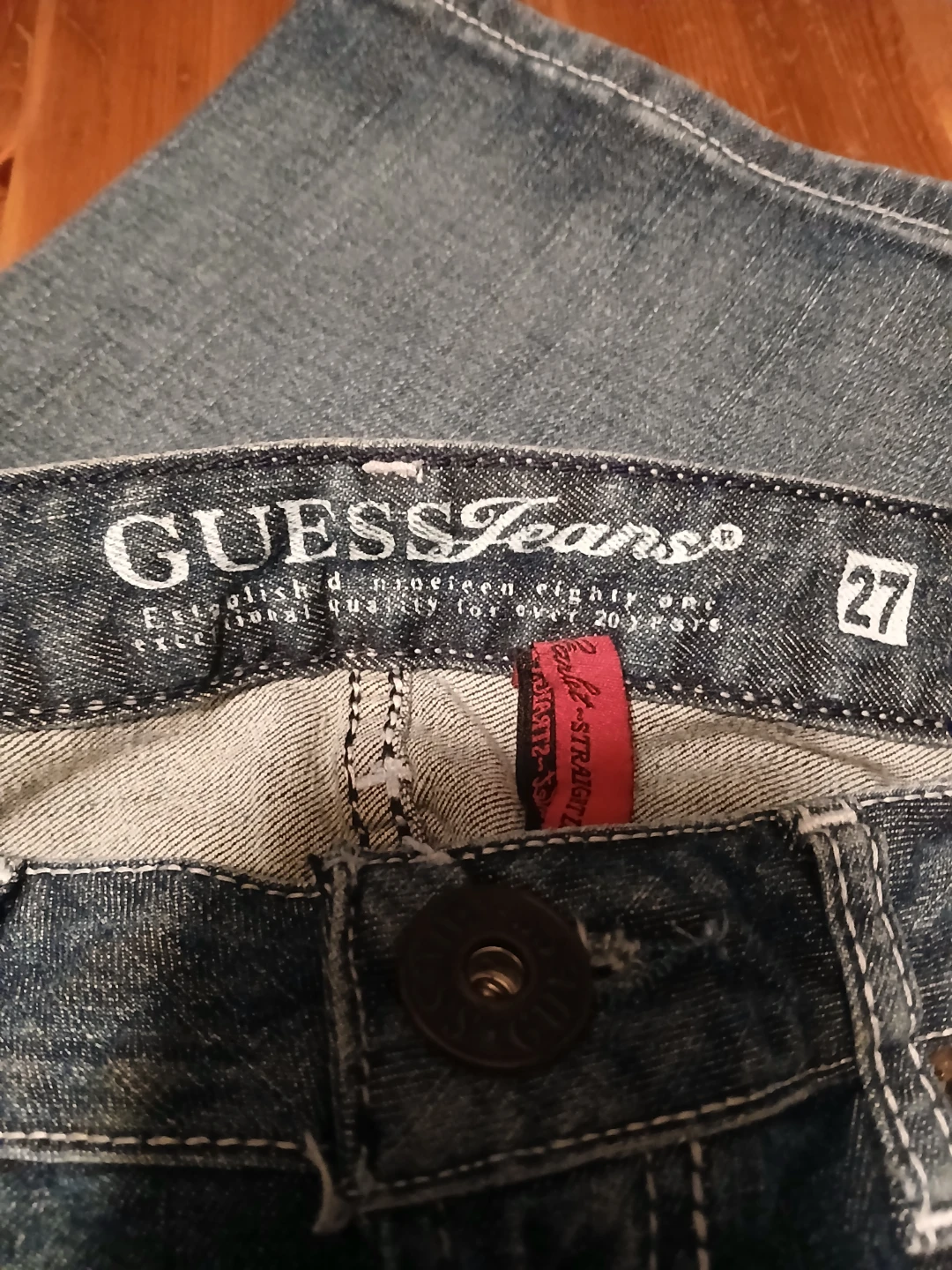 GUESS Jeans Women's midrise straight leg Jeans - Size 27 - photo 4