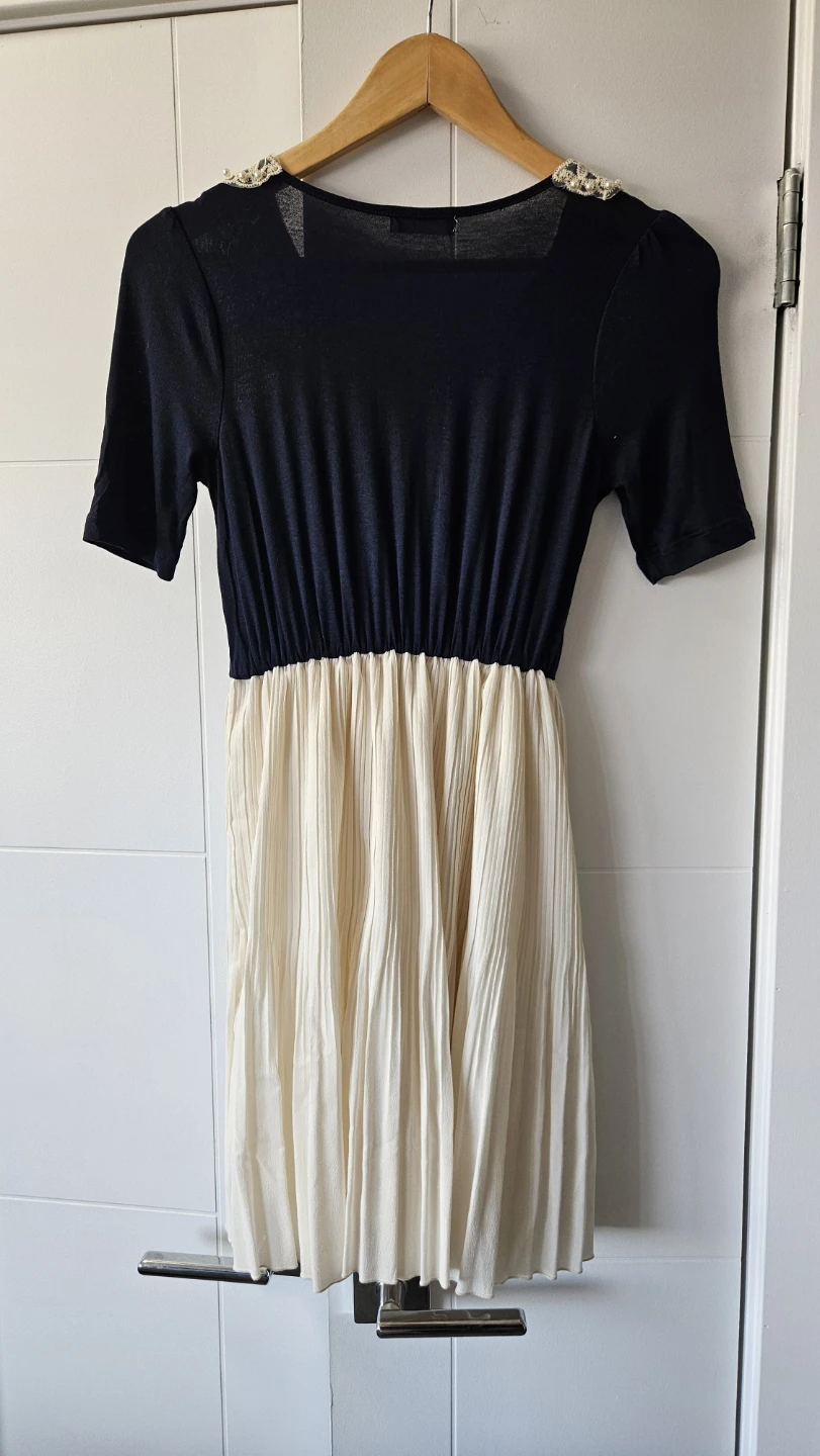 Monteau Navy and Cream Pleated Dress with Pearl Collar - photo 3