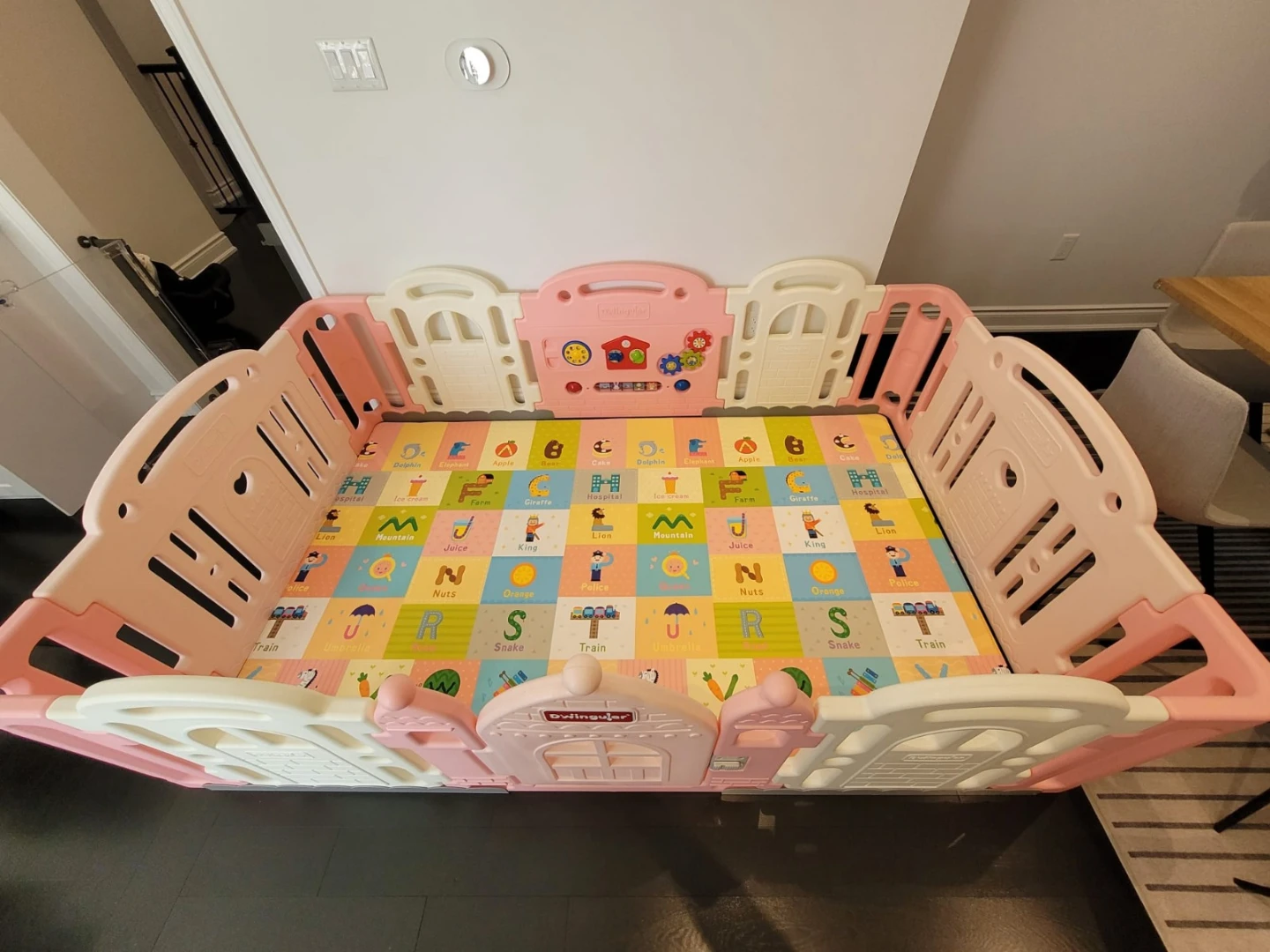 Dwinguler Playpen with Play Mat