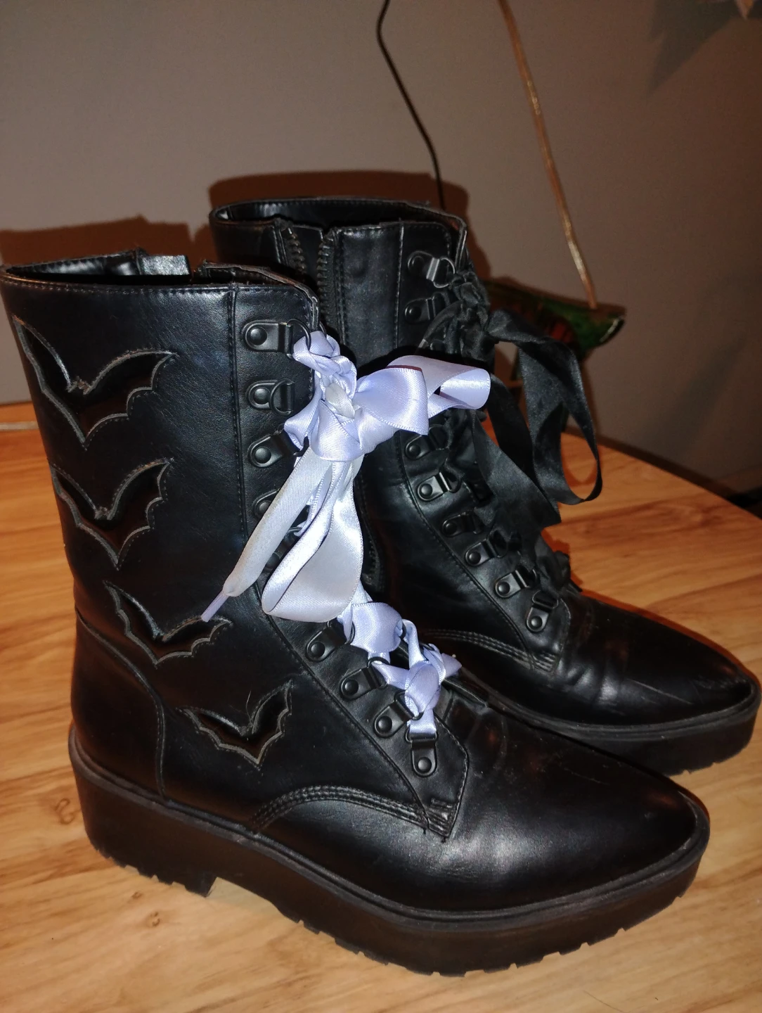 Dollskill Night Stalker Bat Boots 🧡