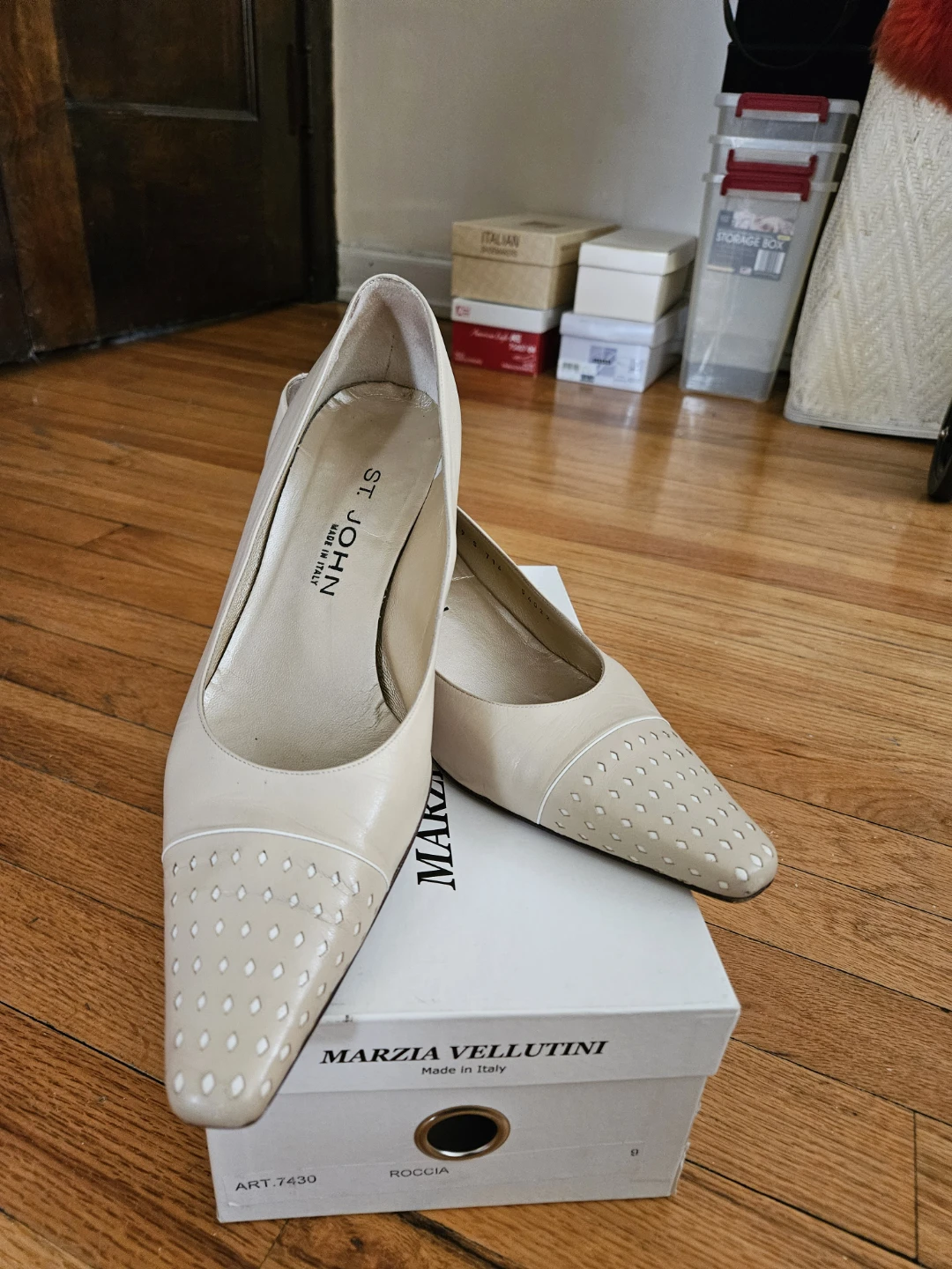 St. John Cream Leather Kitten Heel Pumps - Size 9