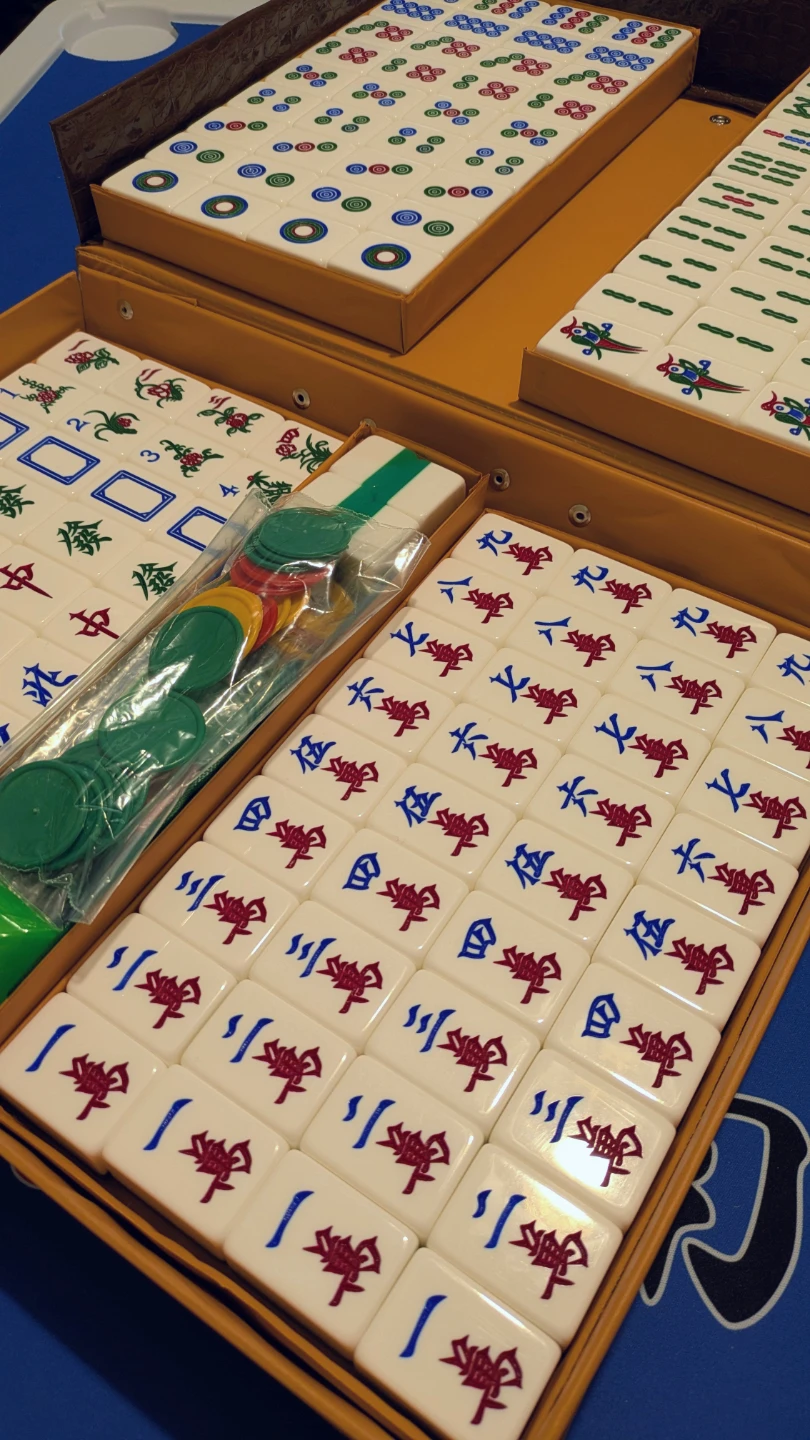 Complete Mahjong Set with Case - photo 2