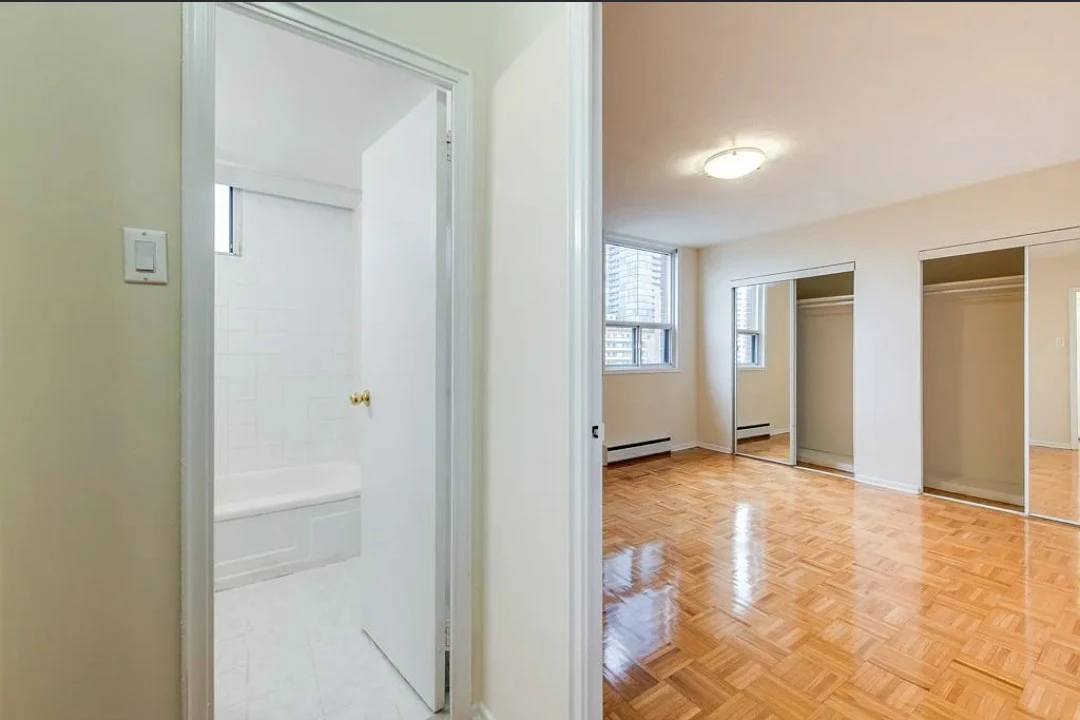 🏡 Private Bedroom for Rent | Downtown Toronto | April–August - photo 4