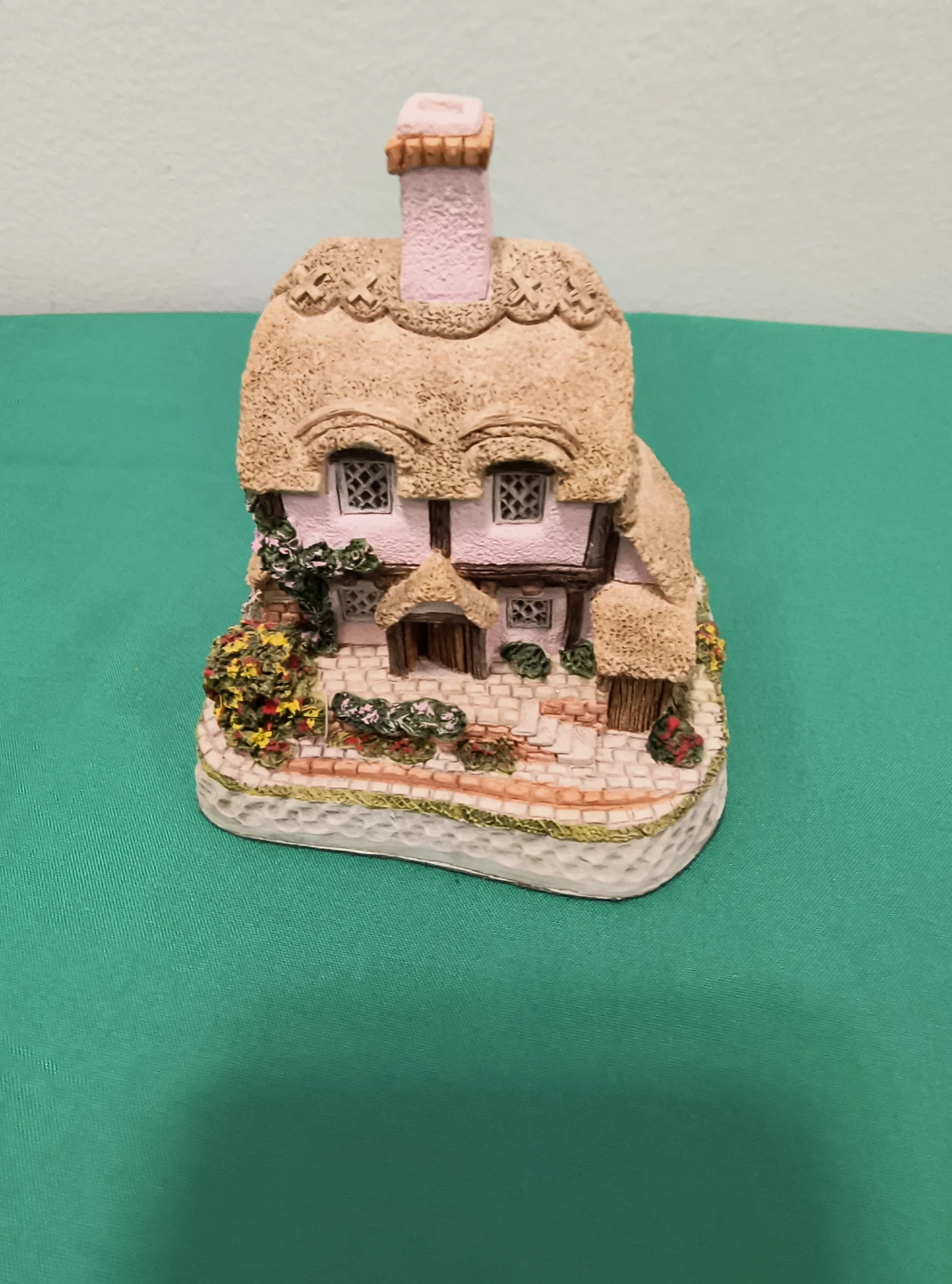 David Winter One Acre Cottage Collectible Figurine