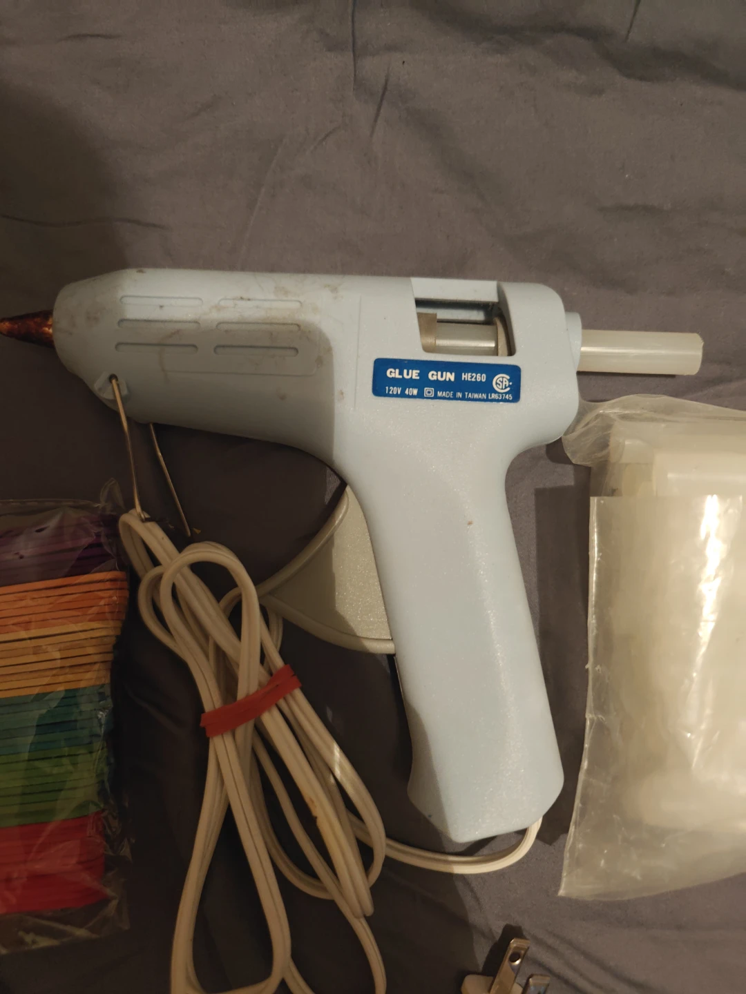 Hot Glue Gun with Multi-coloured Craft Sticks - photo 3
