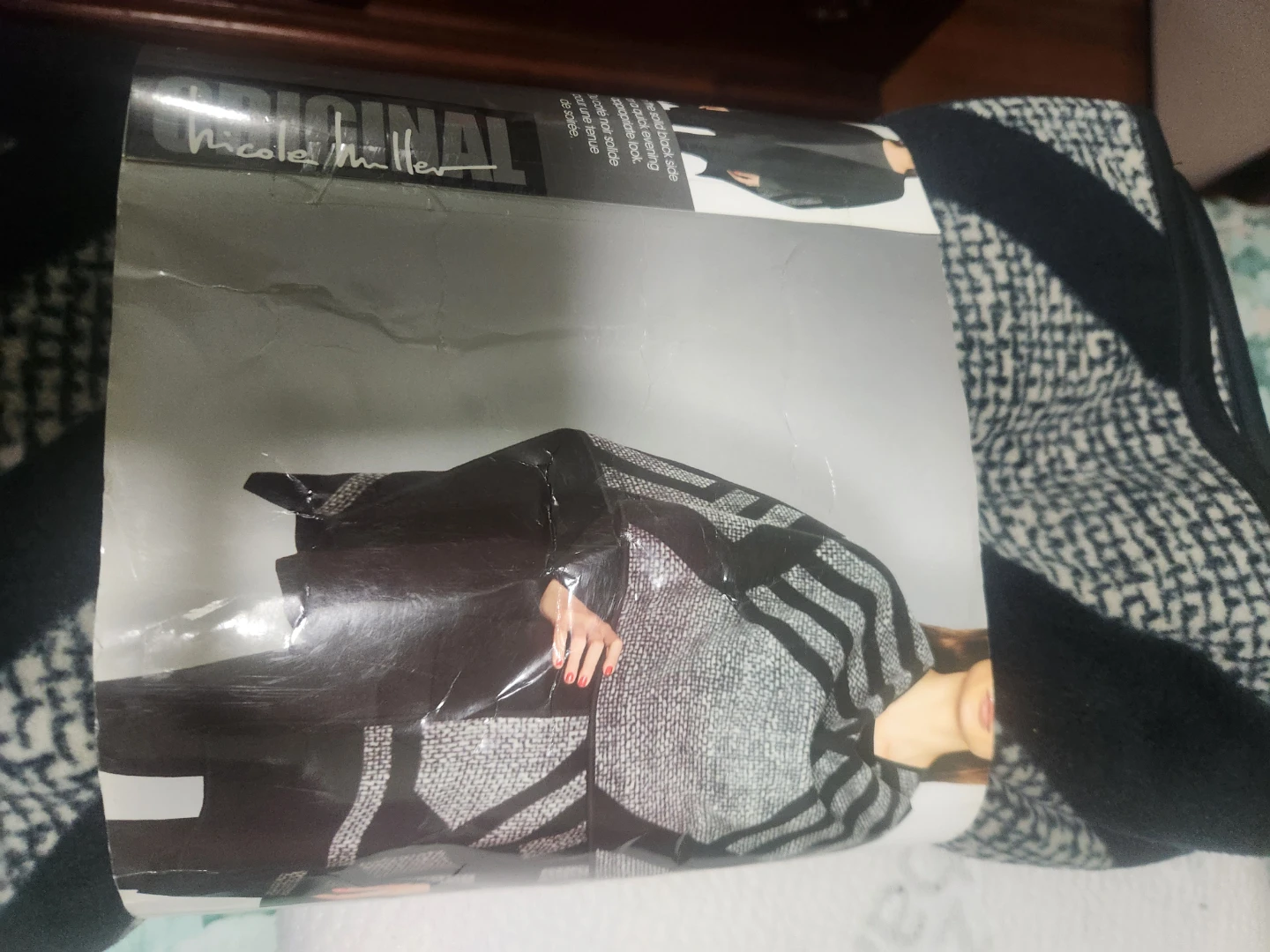 Nicole Miller Reversible Fashion Wrap - photo 2