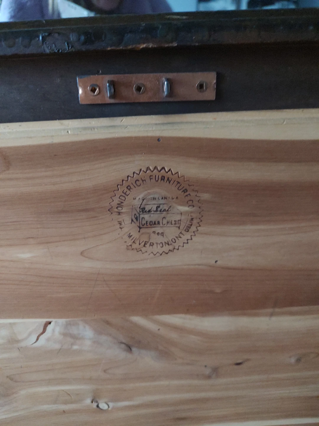 Cedar Chest Honderich Furniture Co. "Red Seal" - photo 2