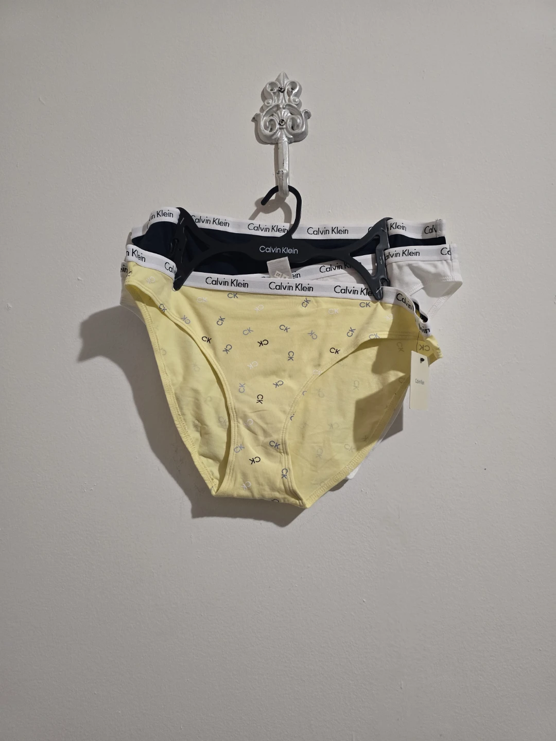 NWT Calvin Klein Underwear Set - Size XL - 3-Pack (Yellow, Black