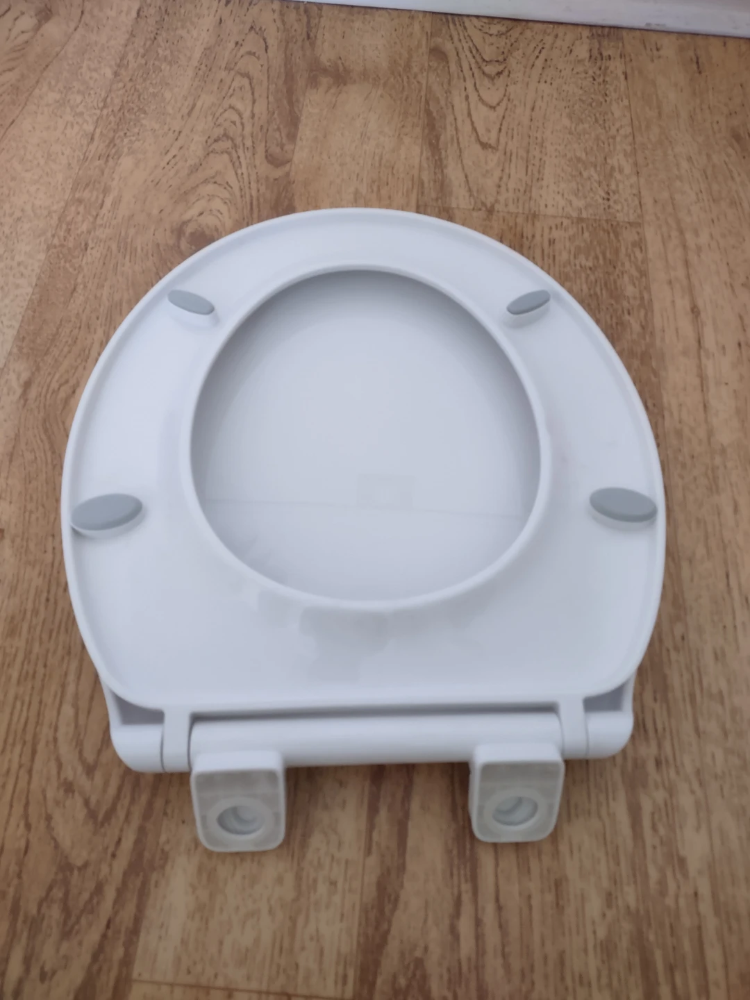 White Toilet Seat with Lid and Hardware Delta brand