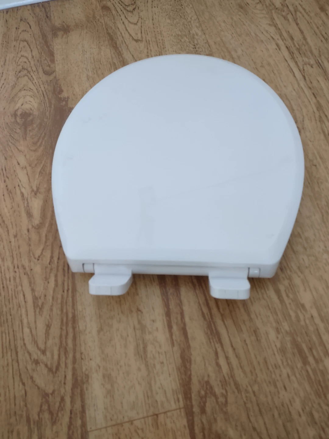 White Toilet Seat with Lid and Hardware Delta brand - photo 2