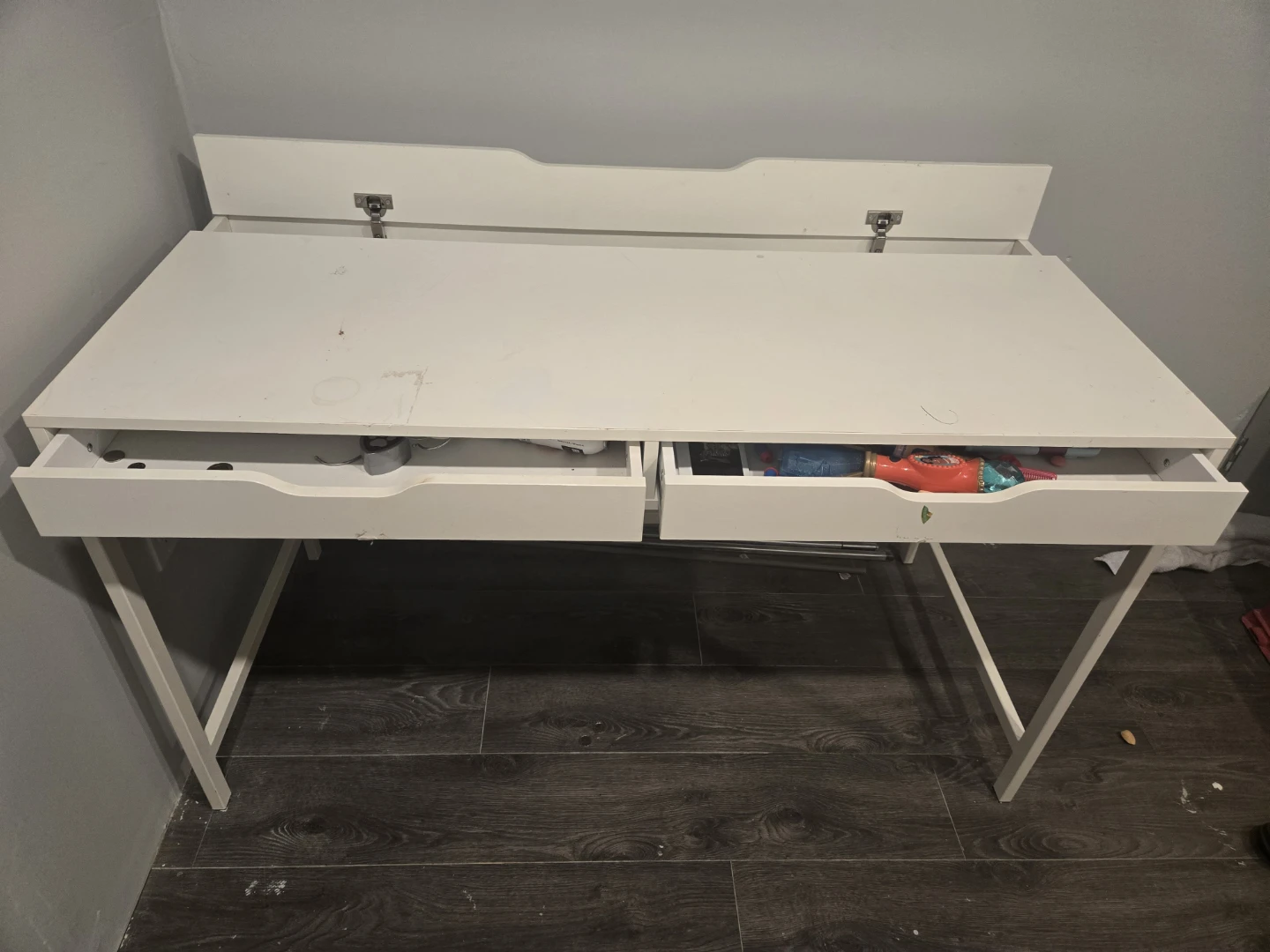 White Two-Drawer Desk - photo 2