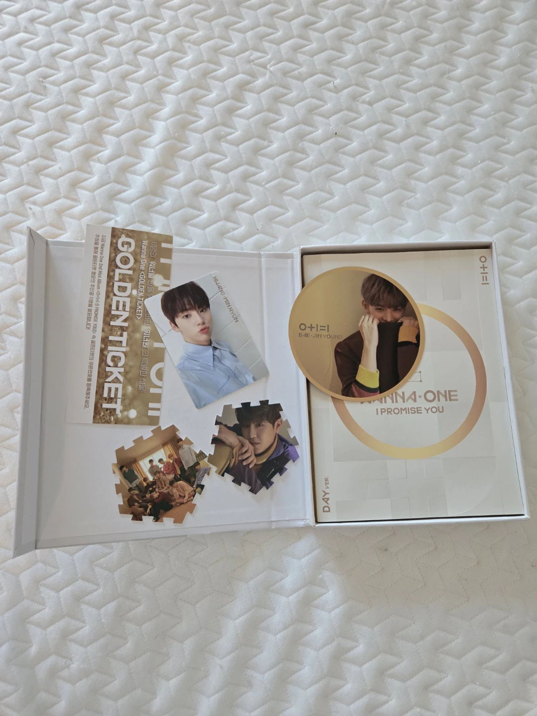 Signed Wanna One O+I=1 I Promise You Signed Album - photo 2