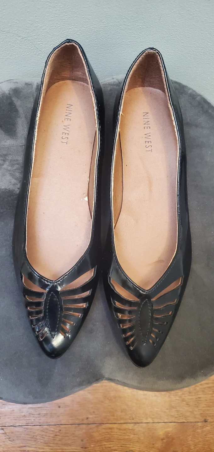 Black nine west pointed toe flat shoes