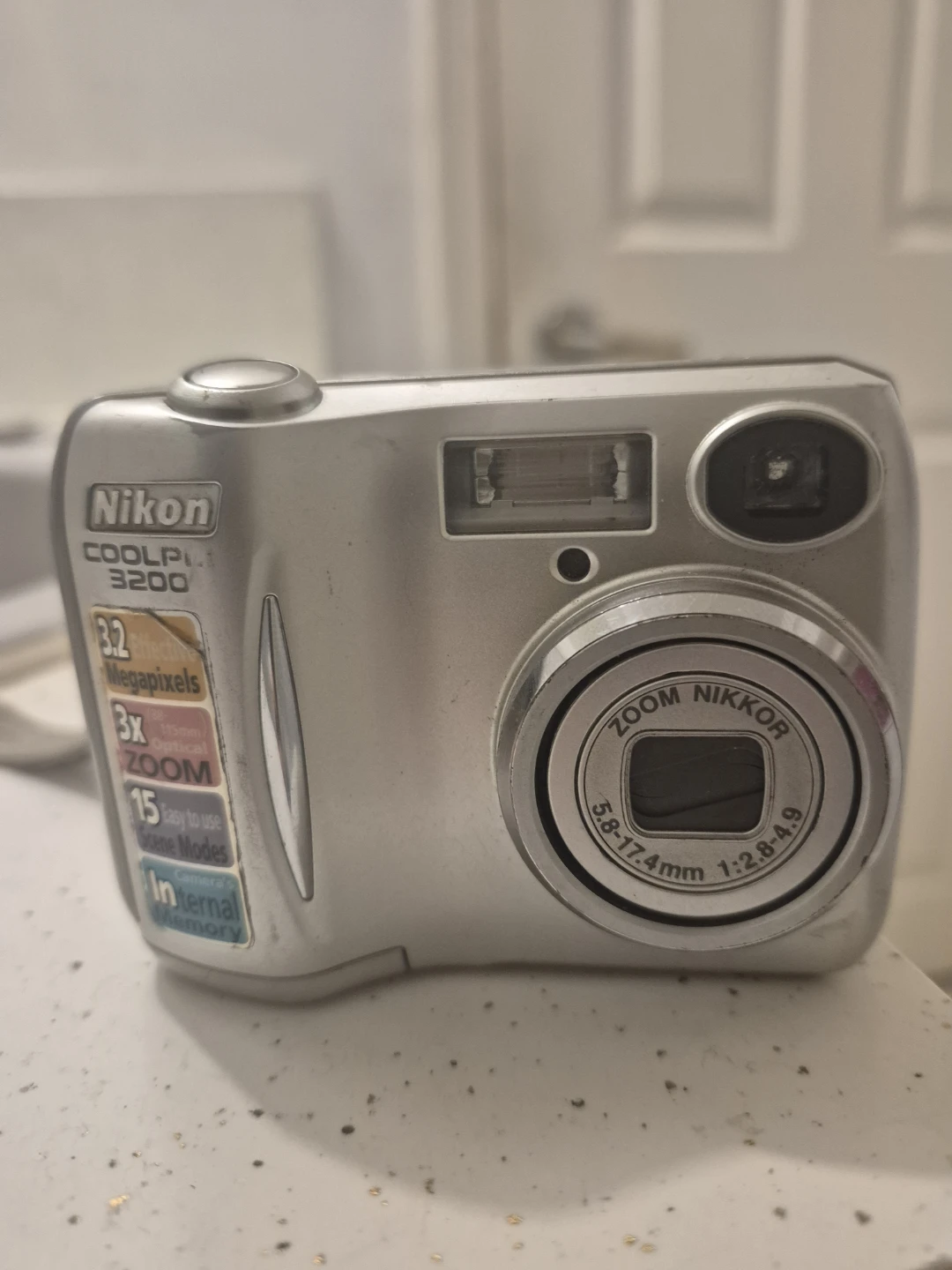 Nikon COOLPIX 3200 Digital Camera with 128MB SD Card