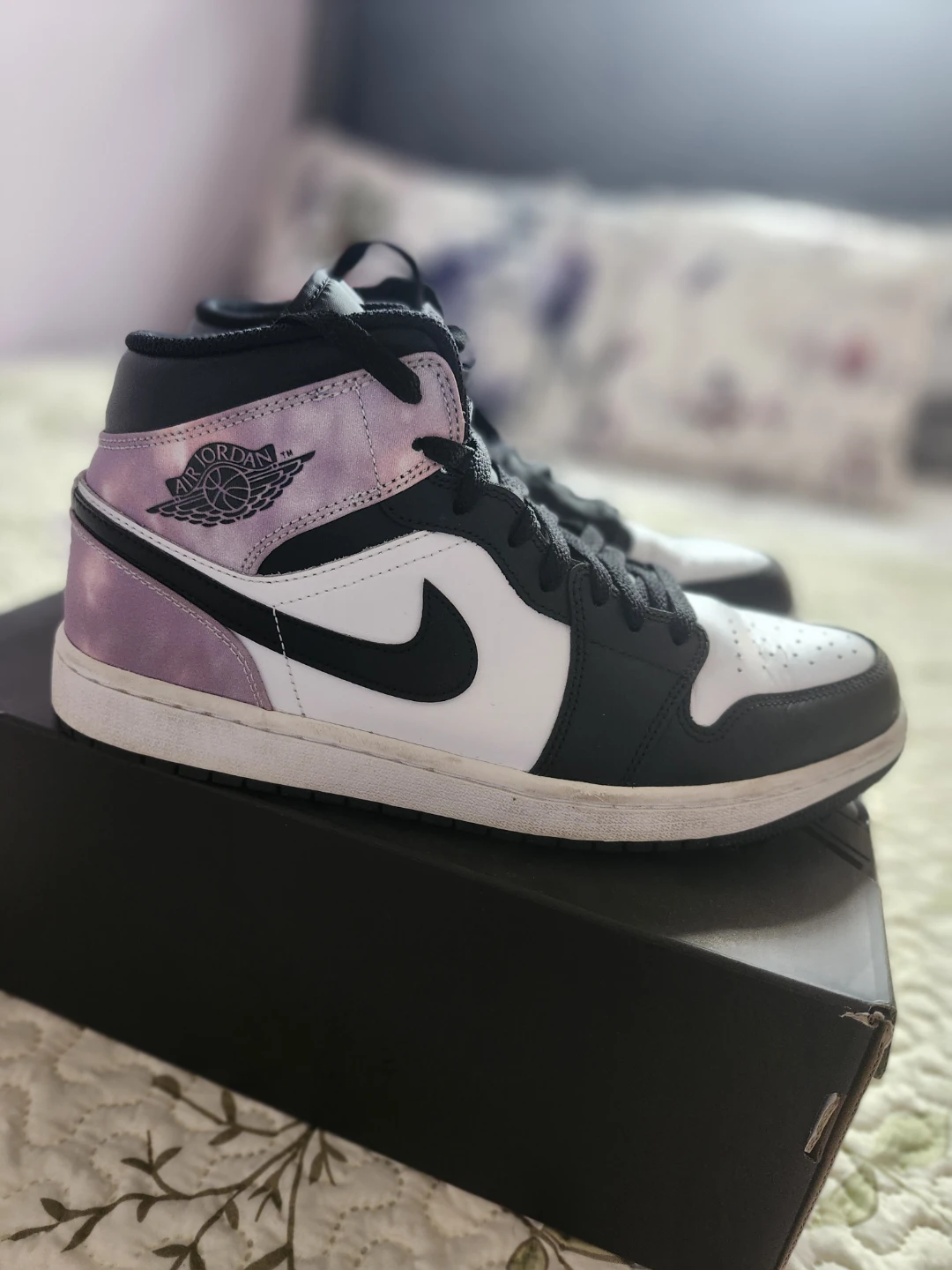 Air Jordan 1 Mid SE tie dye addition