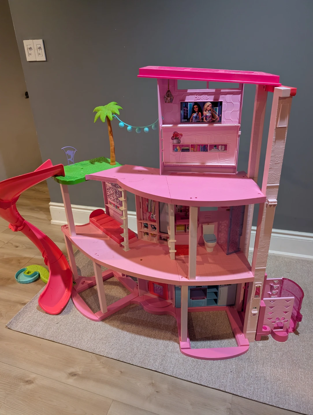 Barbie Dreamhouse Dollhouse with Accessories - photo 2
